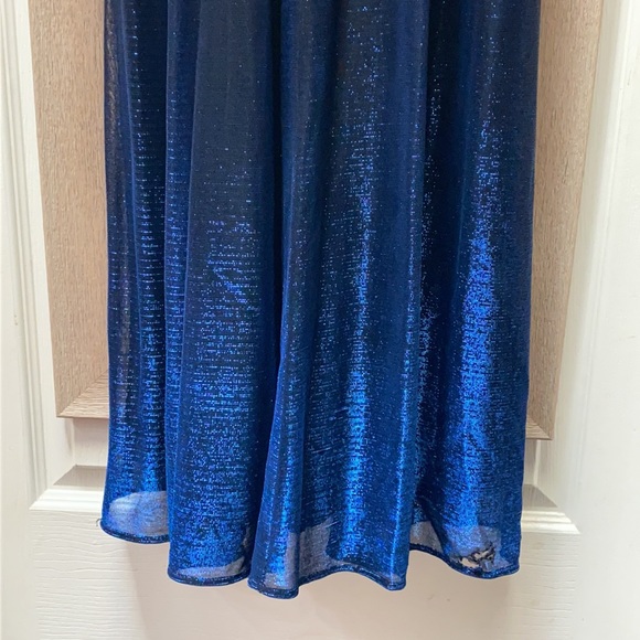 Formal dress/ball gown size 5/6 - Picture 2 of 6